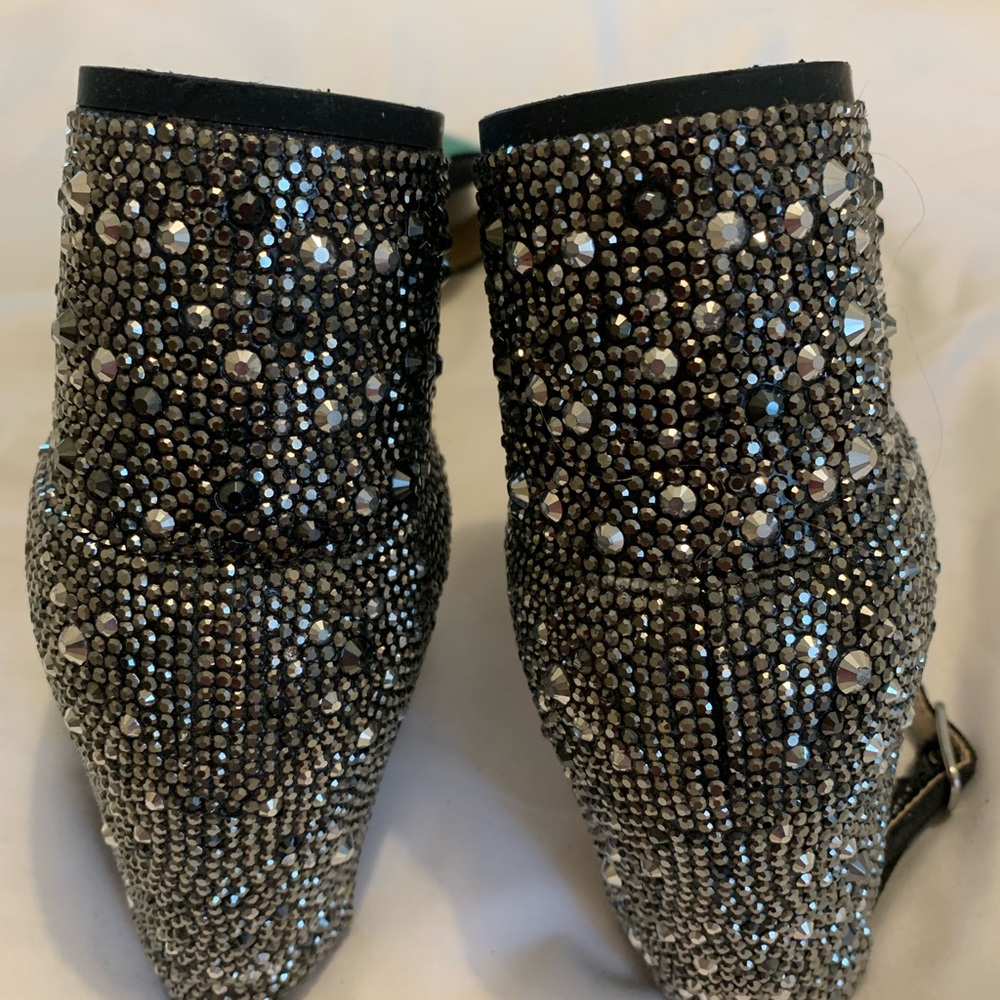 Betsey Johnson size 10 evening sandals. - Picture 4 of 9